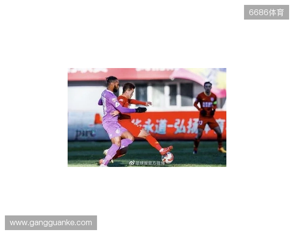 亚泰出征青岛准备赛季收官战 球迷助威歌声为子弟兵加油