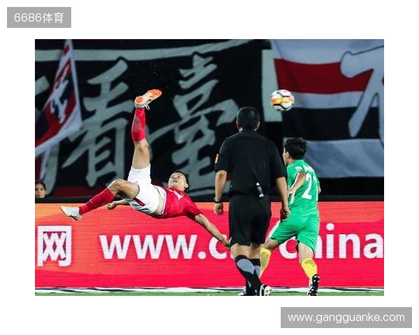 完美融入!廷伯:埃泽上演帽子戏法不是巧合,他很努力性格也很好 完美融入!廷伯:埃泽上演帽子戏法不是巧合,他很努力性格也很好